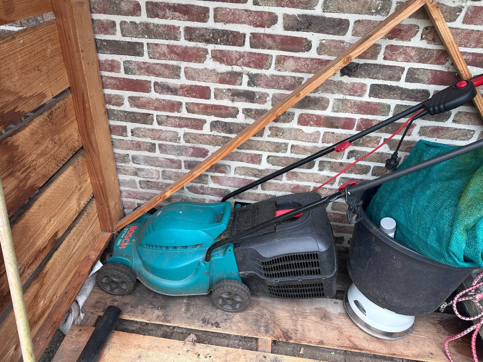Bosch elektrische grasmaaier met opvangbak, Ophalen of Verzenden, Gebruikt, Elektrische grasmaaier, Opvangbak