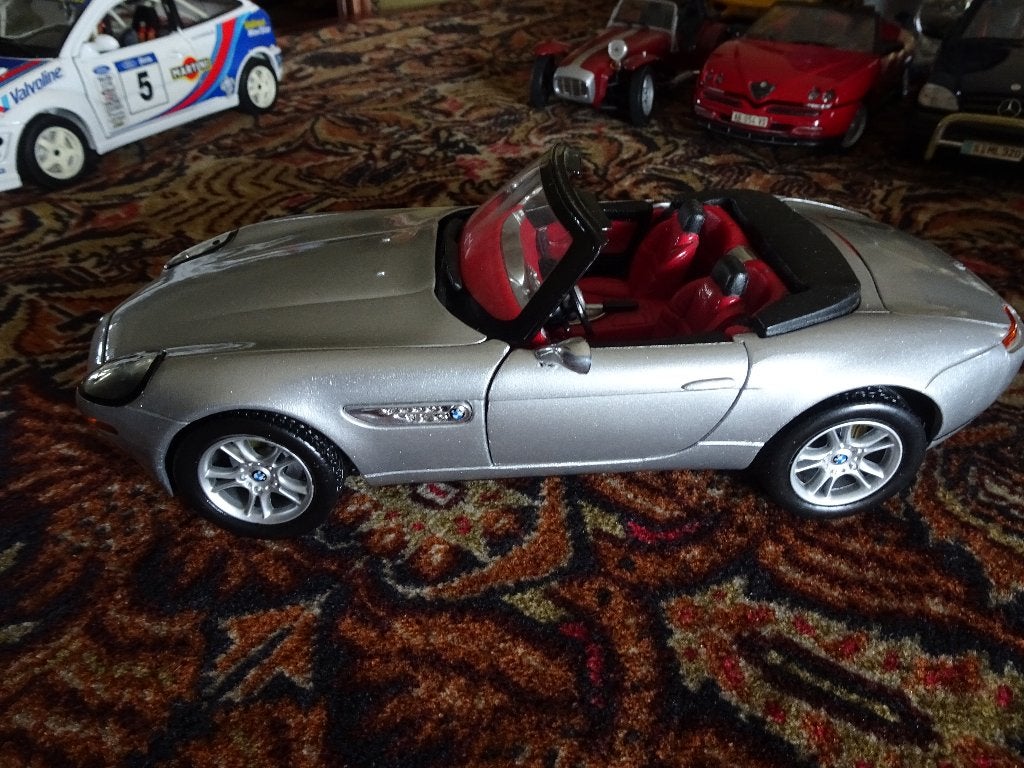 BMW Z 8 CABRIO  ROADSTER 1;18 Z8  HEEL APARTE, Hobby en Vrije tijd, Modelauto's | 1:18, Ophalen of Verzenden, Zo goed als nieuw