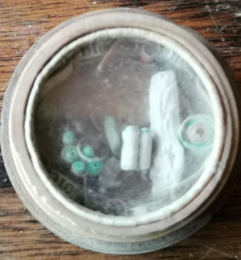 Antiek Relikwie in houten doosje, schroefdeksel, Antiek en Kunst, Antiek | Religie, Ophalen of Verzenden