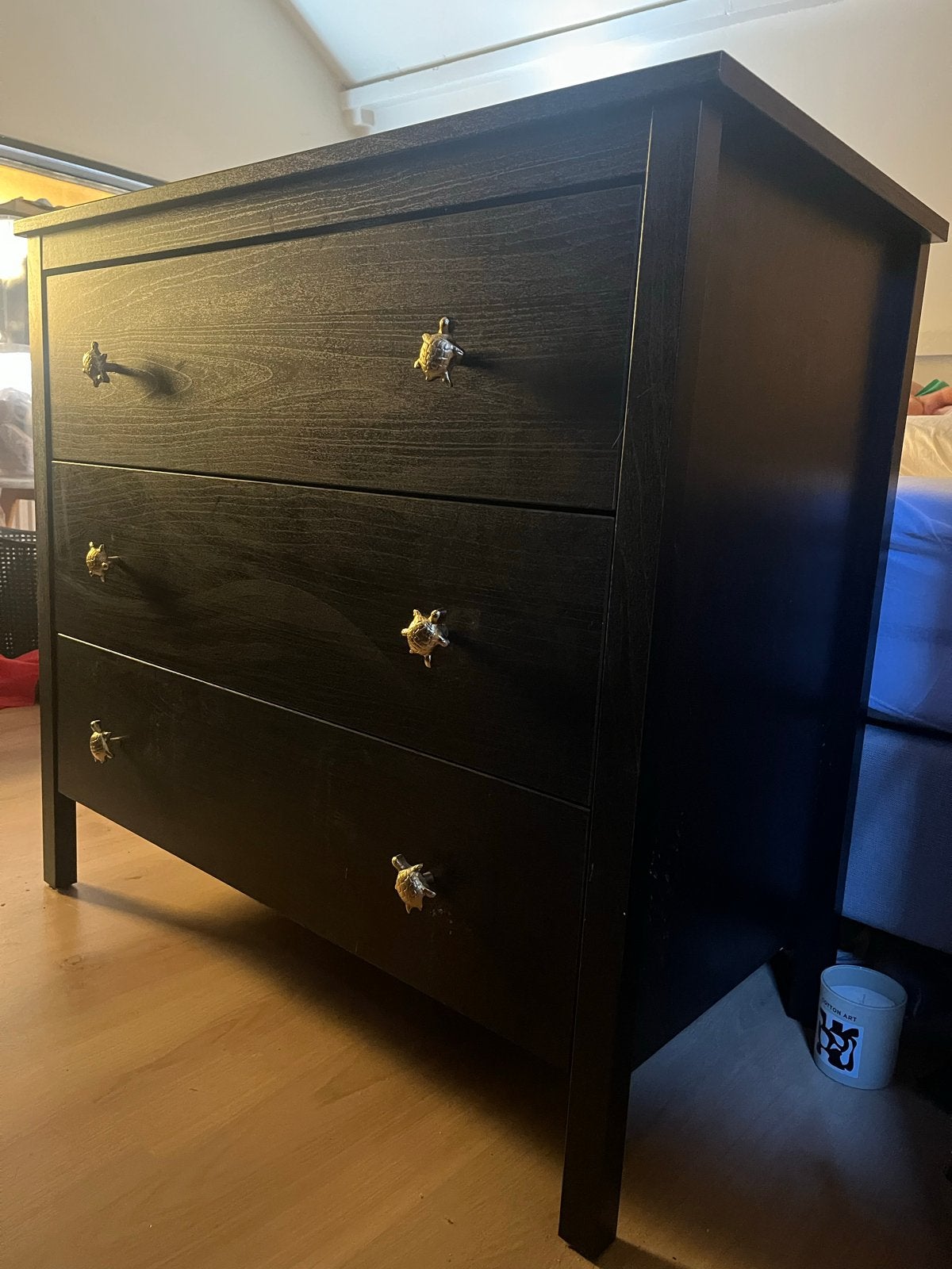 IKEA Hemnes ladekast met schildpad knopjes, 100 tot 150 cm, Ophalen of Verzenden, Zo goed als nieuw, 3 of 4 laden