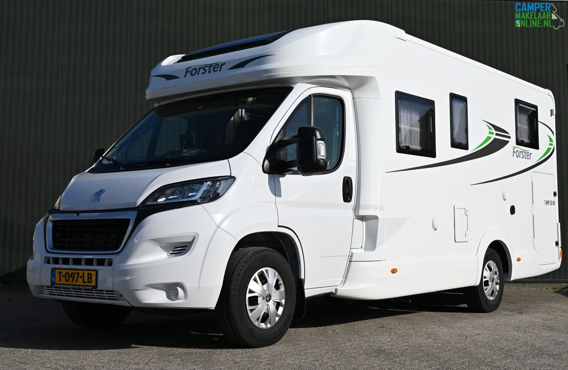 Eura Mobil Forster 699 EB Enkele bedden Luifel weinig KMS, Verwarmde buitenspiegels, Ringverwarming, Koelkast, 6 tot 7 meter