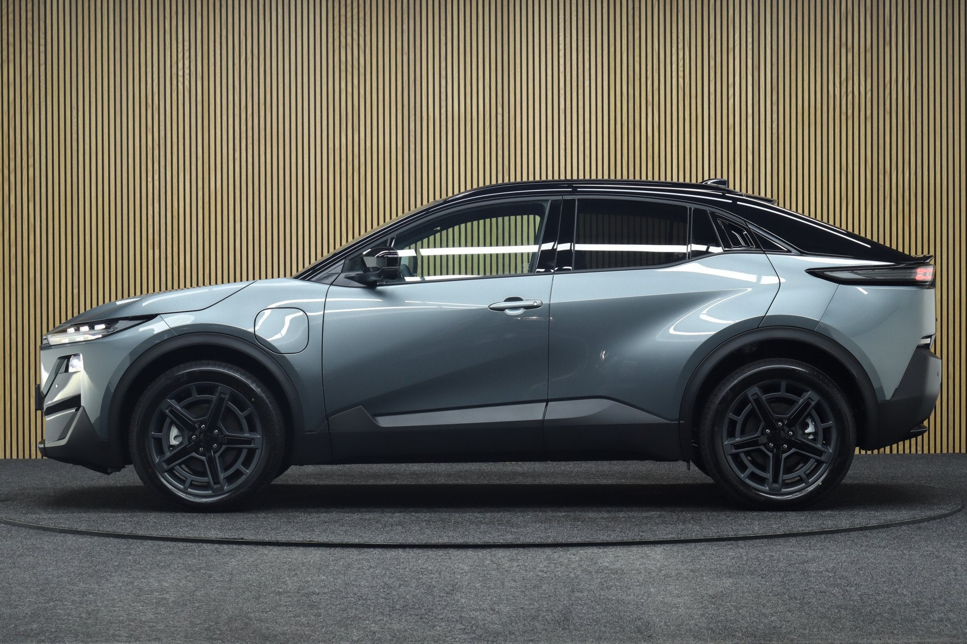 Subaru Uncharted 4E-xperience+ AWD 77 kWh | Panoramadak | 15, Auto's, Dealer onderhouden, Met garantie (alle), SUV of Terreinwagen
