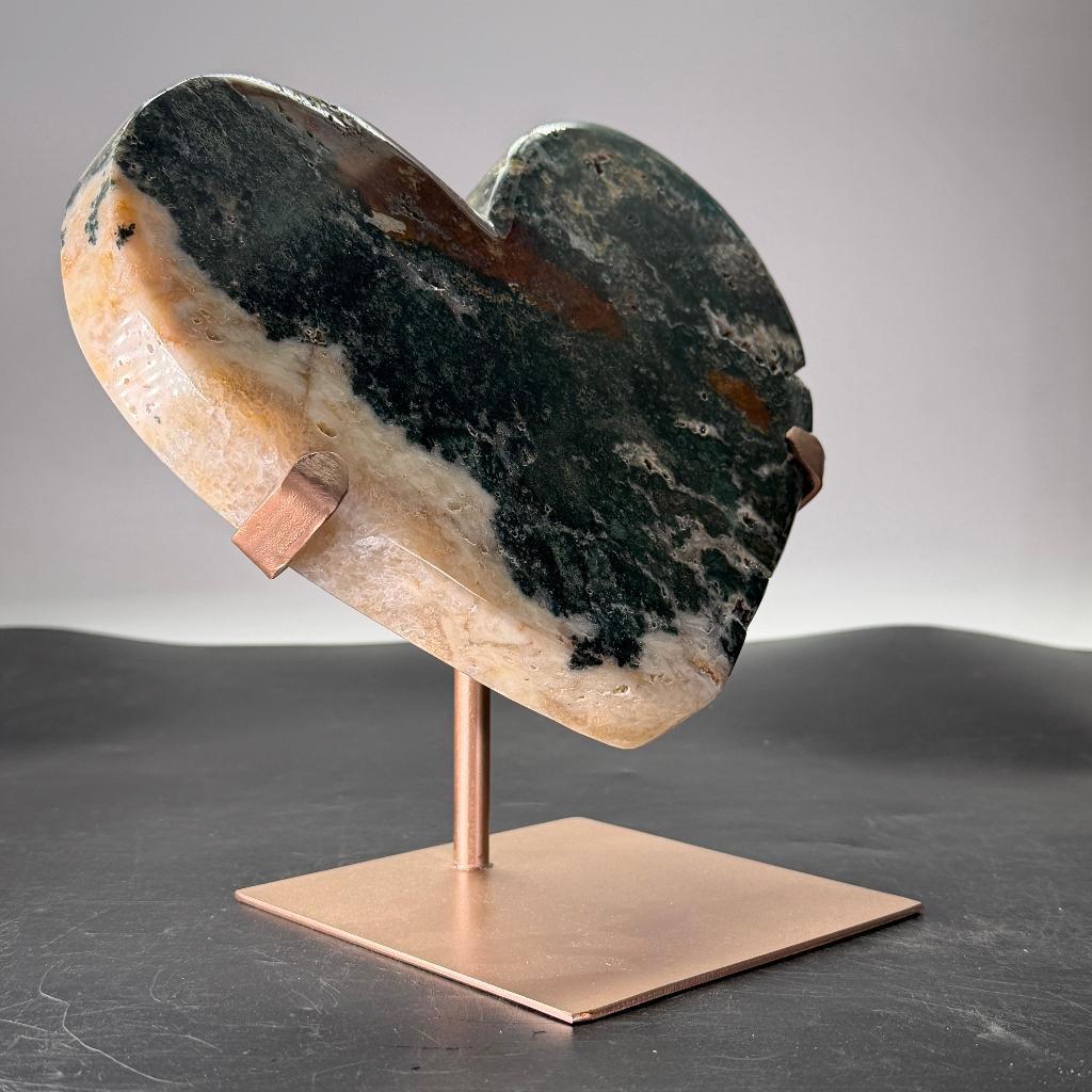 Roze amethist hart met mos agaat op standaard, Verzamelen, Mineralen en Fossielen, Ophalen of Verzenden, Mineraal