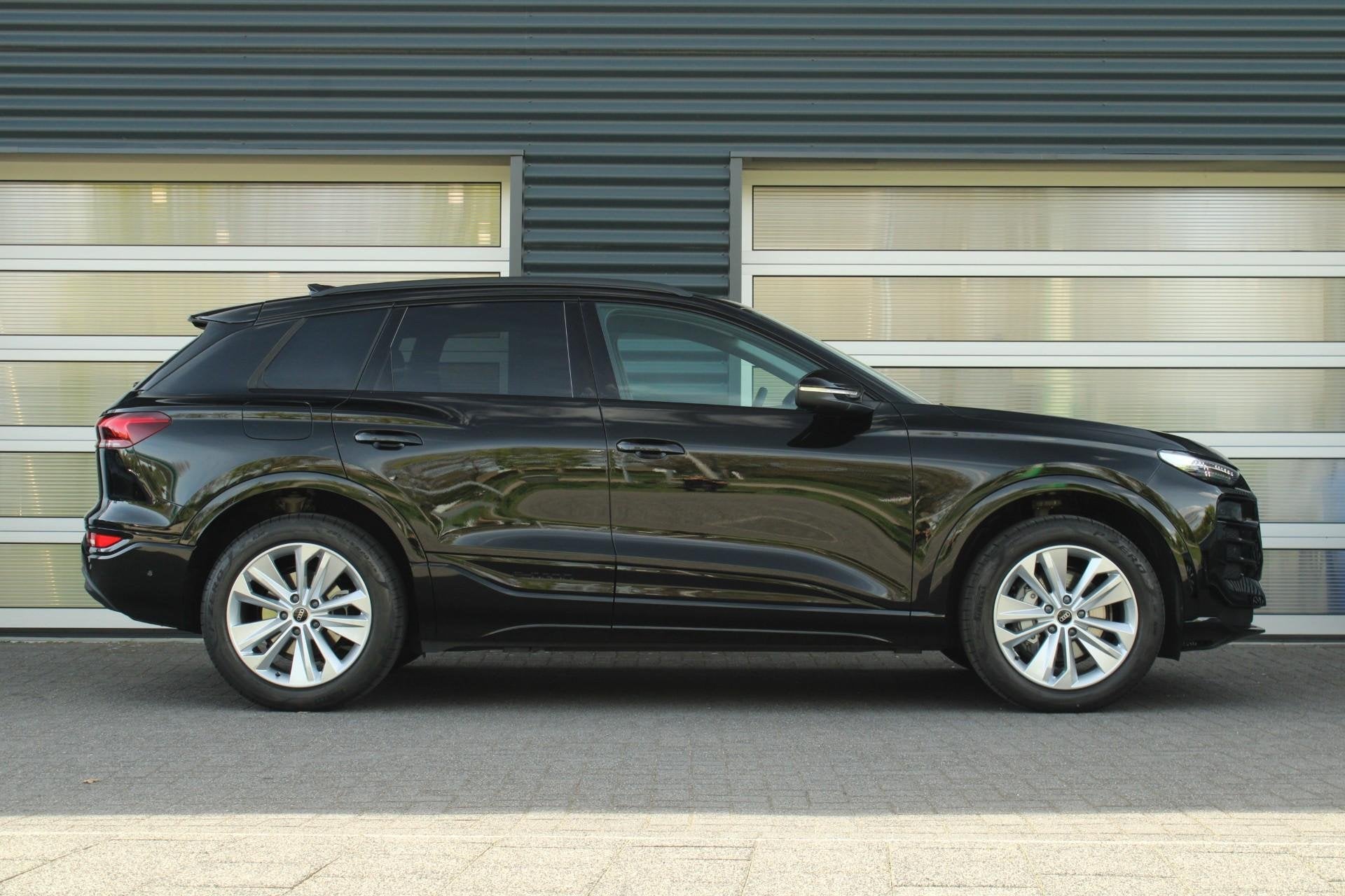 Audi Q6 e-tron 252pk Launch Edition 83 kWh | Tech Pakket | S, Auto's, Automaat, 12 maanden, Adaptive Cruise Control, Origineel Nederlands