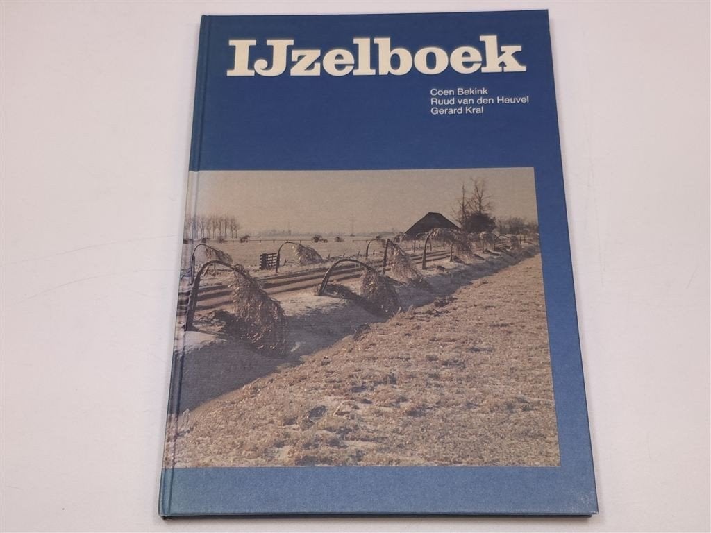 IJzelboek — IJzelregen Nederland maart 1987 Fotoboek, Ophalen of Verzenden, Gelezen