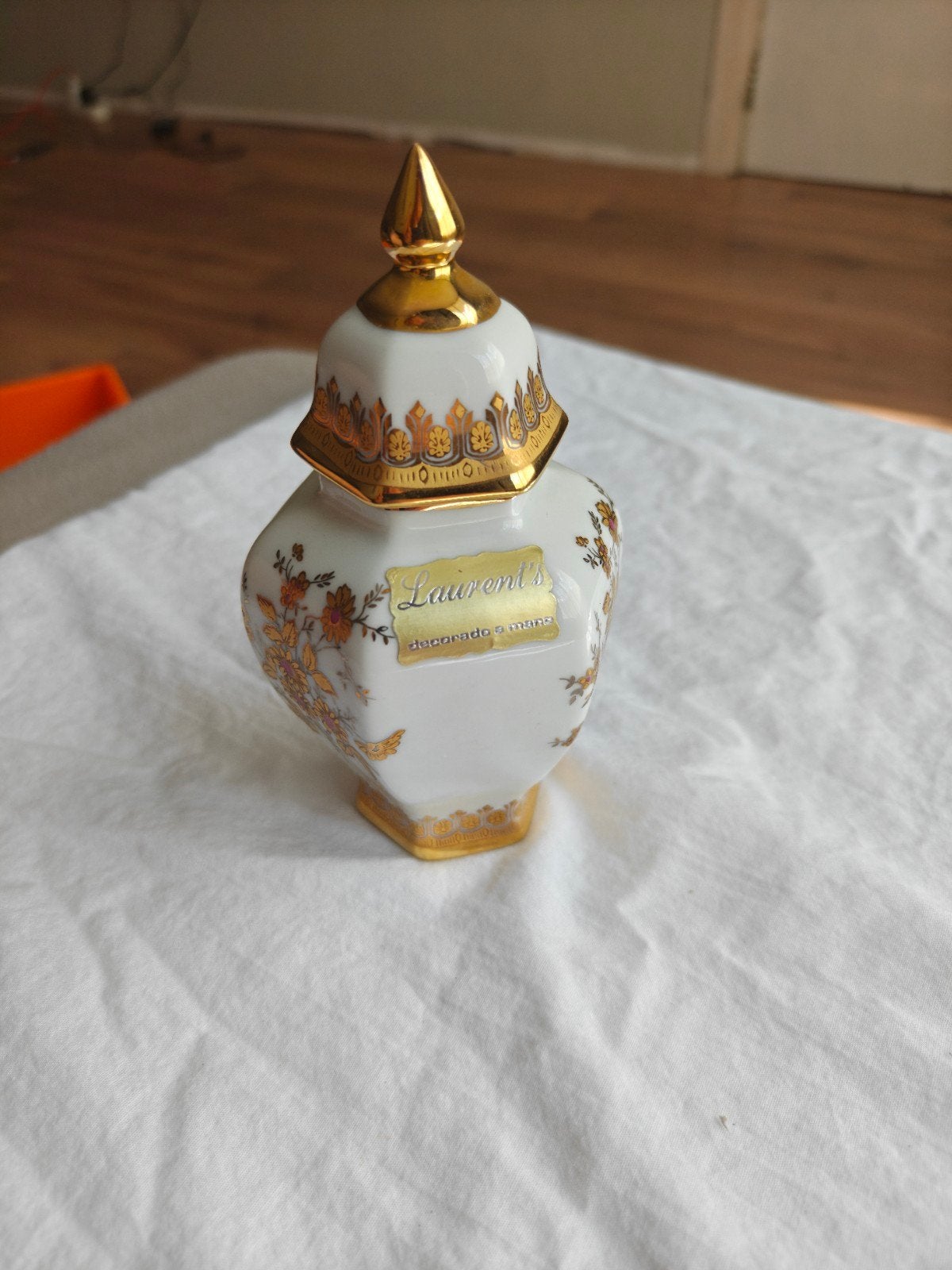 Laurent's Porseleinen Potje met 24K Gouden Decoratie, Antiek en Kunst, Ophalen of Verzenden