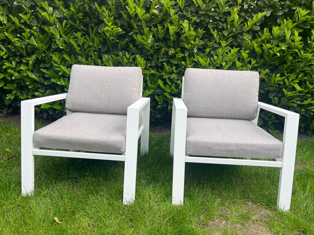 Als nieuw 2 witte aluminium fauteuils met grijze kussens, Tuin en Terras, Ophalen, Zo goed als nieuw, Aluminium