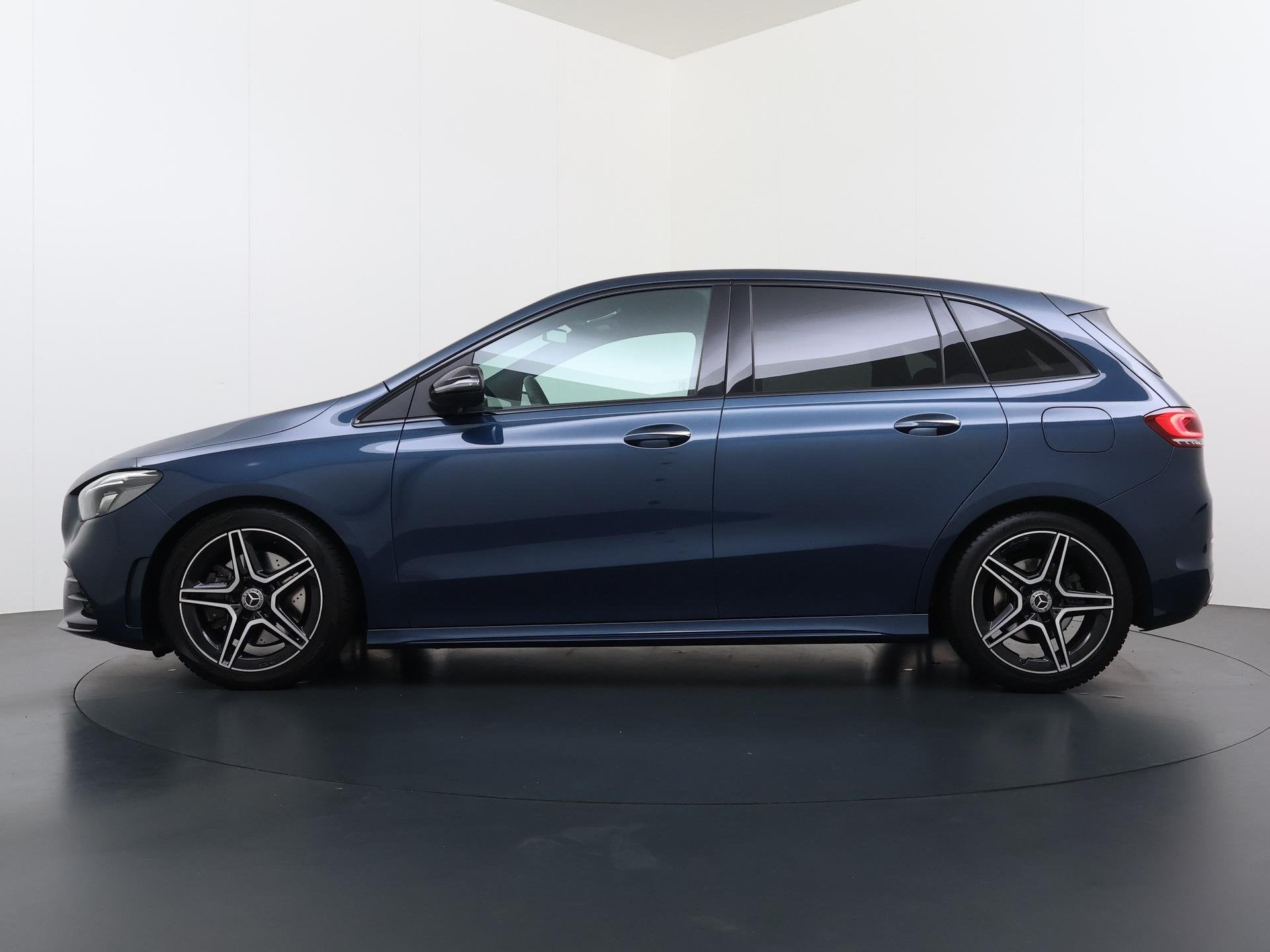 Mercedes-Benz B-klasse 220 Launch Edition Premium | AMG | Ke, Auto's, Gebruikt, Blauw, Leder en Stof, Origineel Nederlands