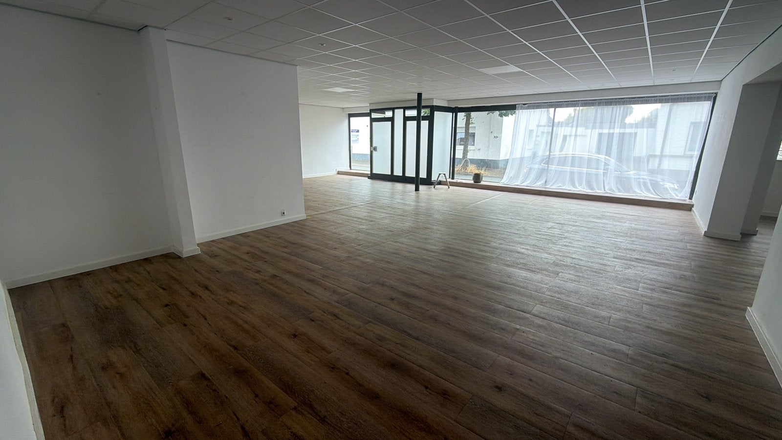 Modern Instapklaar winkelpand te huur – Gronau (DL), Zakelijke goederen, Bedrijfs Onroerend goed, 250 m², Huur, Winkelruimte