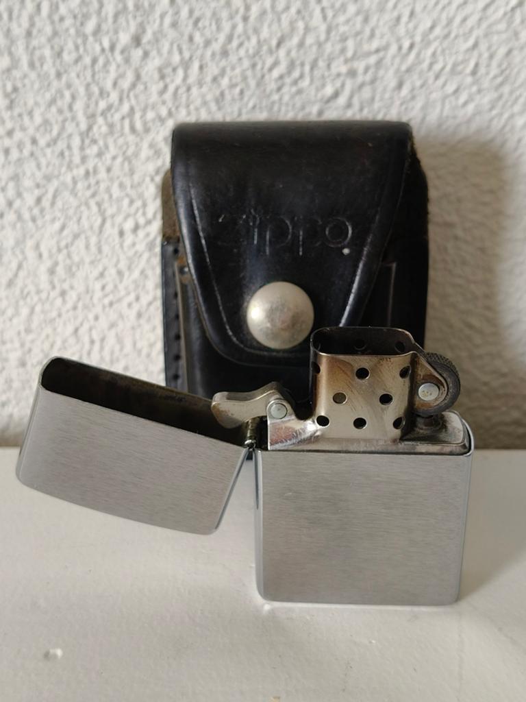 Zippo aansteker april 1995 met matchend binnenwerk, Ophalen of Verzenden, Gebruikt, Aansteker