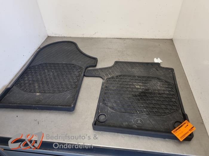 Matten Set van een Mercedes Vito, Gebruikt, -, Ophalen of Verzenden, -