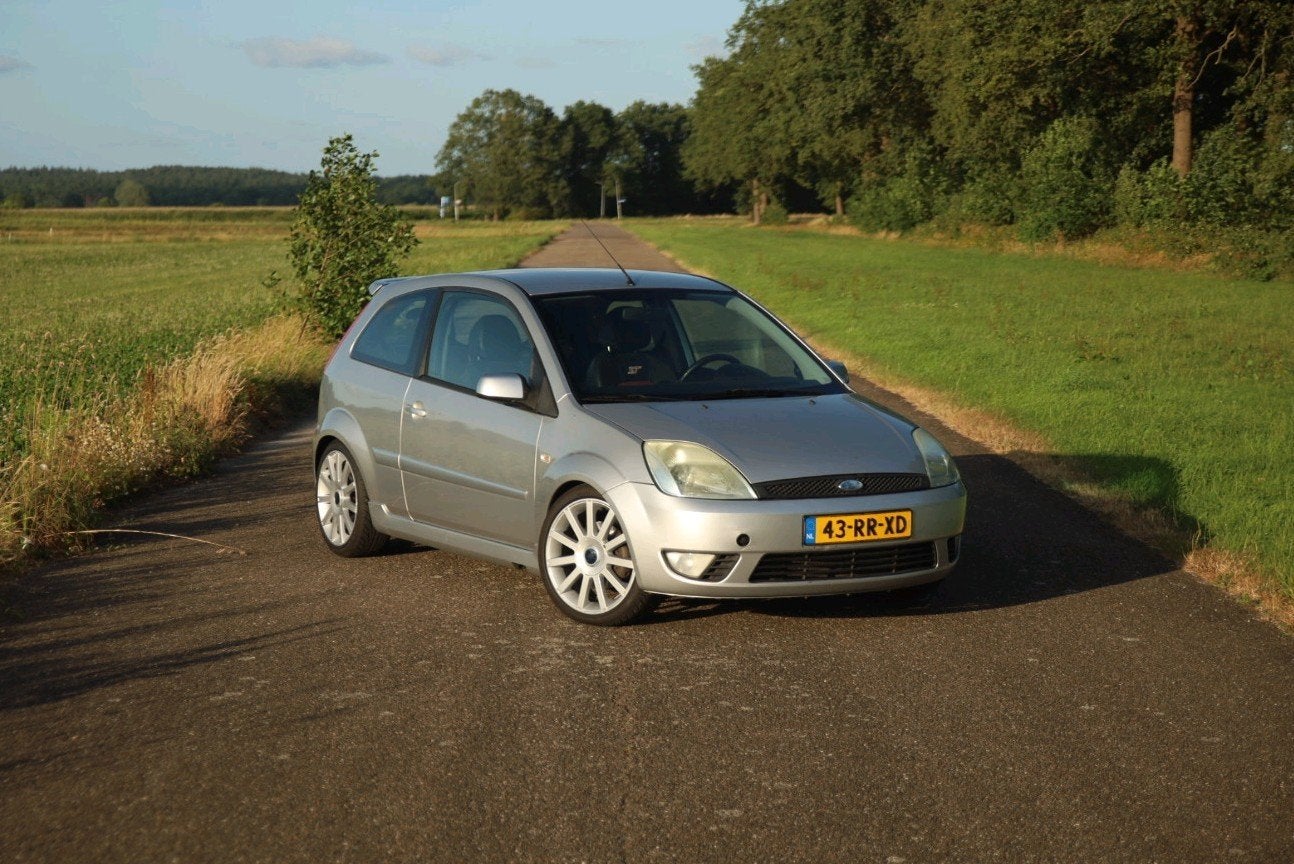 Ford Fiësta 2.0 16V ST 3DR 2005 Grijs, Auto's, Voorwielaandrijving, 1037 kg, 40 €/maand, 4 cilinders