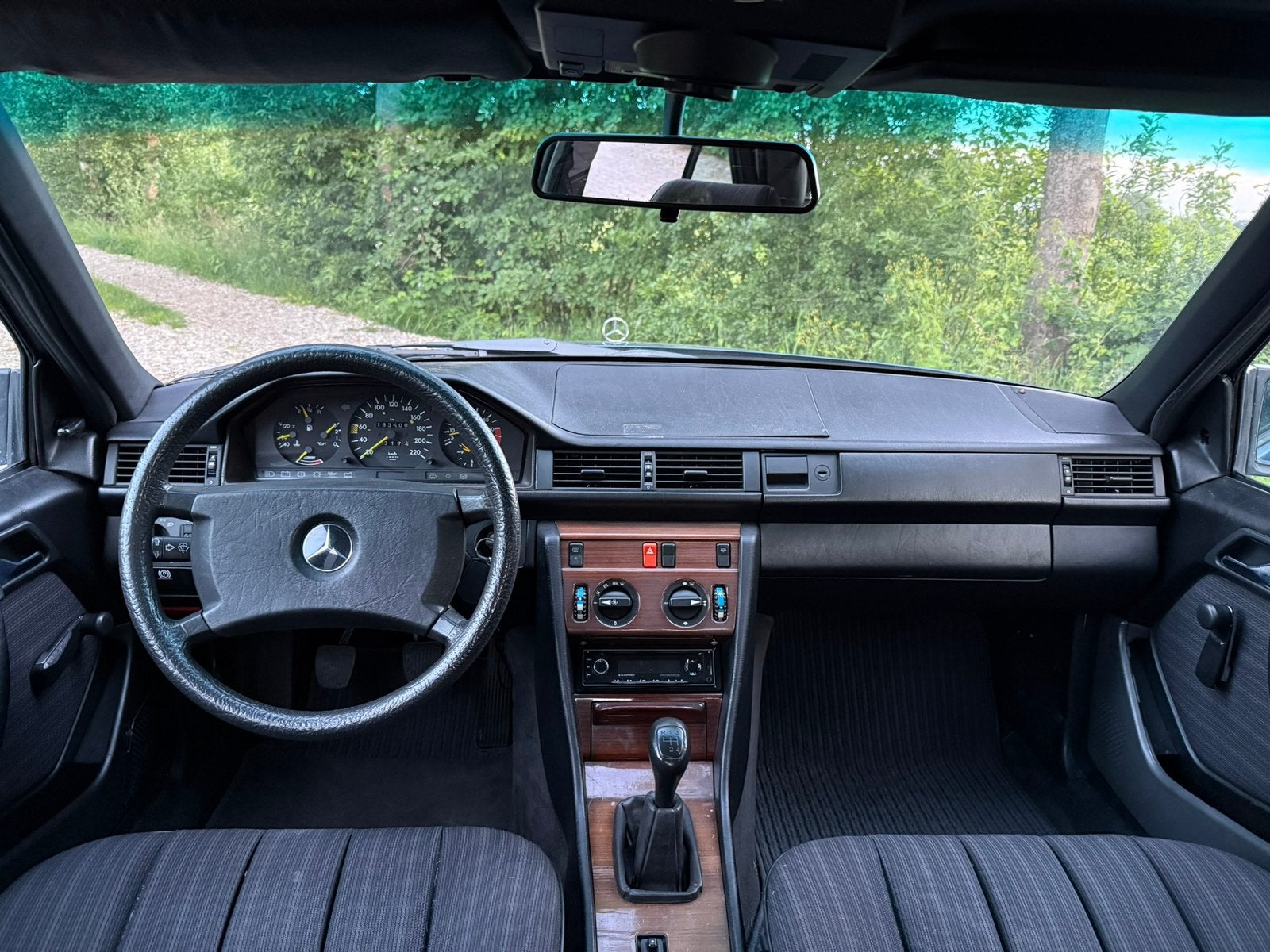 Mercedes-Benz W124 2.3 230 E Orgineel NL, Auto's, Achterwielaandrijving, 4 cilinders, Origineel Nederlands, Handgeschakeld