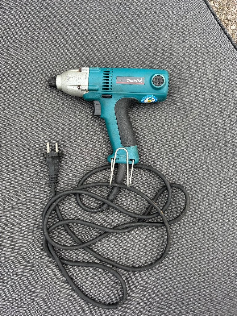 Makita  6952 Slagschroevendraaier 270w, Ophalen of Verzenden, Gebruikt, Boor- en Schroefmachine
