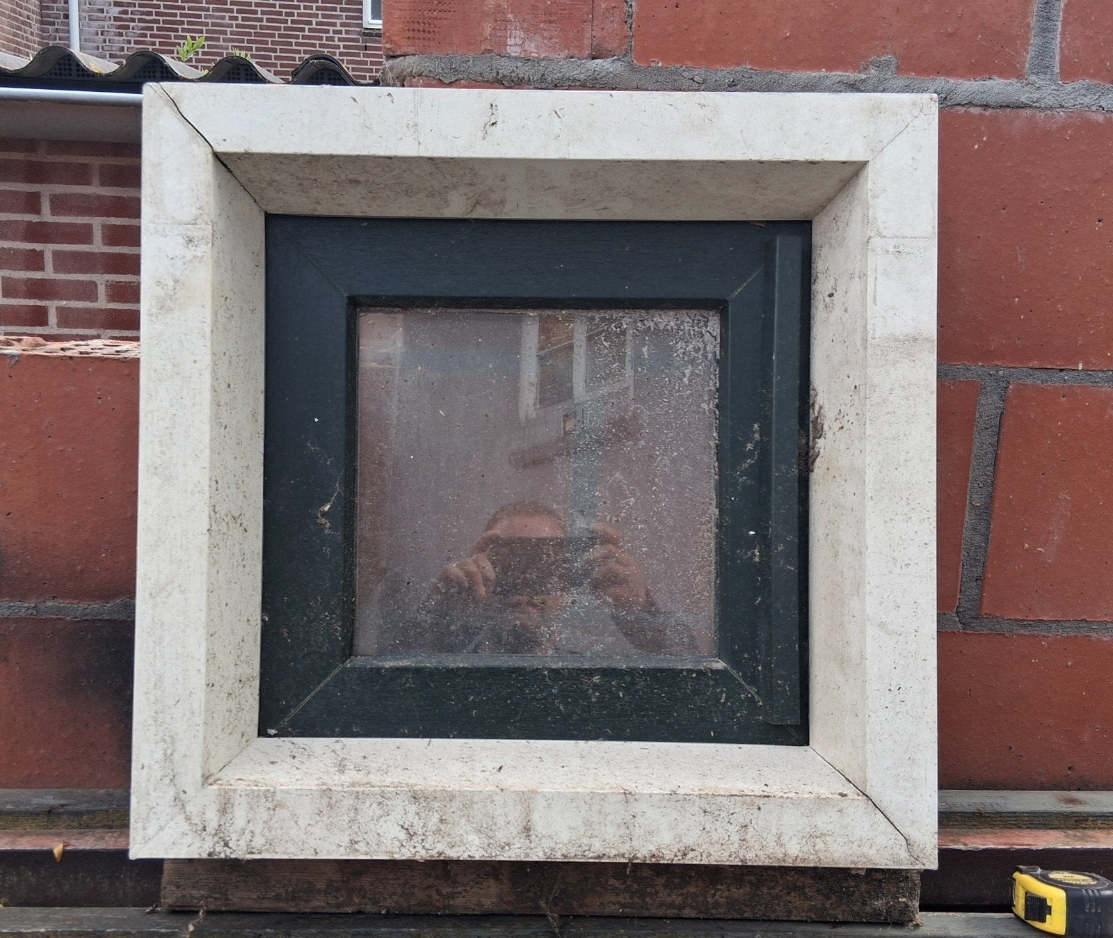 Klein WC raampje 53x48x14 cm, Doe-het-zelf en Verbouw, Ophalen, Gevelraam of Ruit, Gebruikt, Minder dan 80 cm