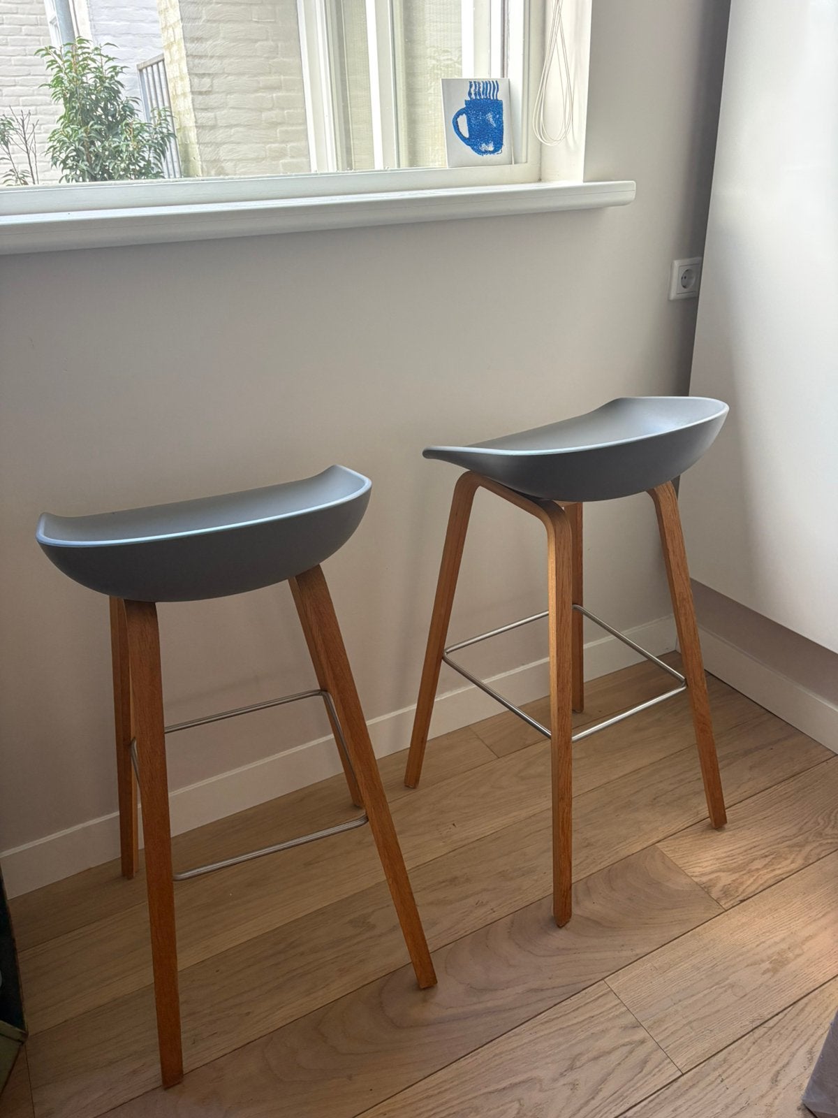 Set HAY About A Stool AAS 32 barkrukken grijs-eikenhout, Huis en Inrichting, Gebruikt, Met voetsteun, 60 tot 90 cm, 2 krukken
