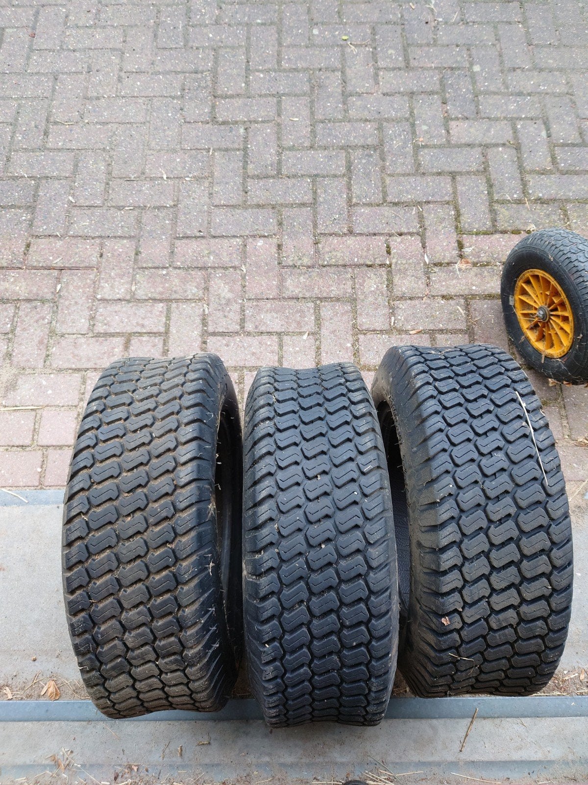 3x Grasmaaier banden 27x8.50-15, Ophalen, Gebruikt, 50 cm of meer