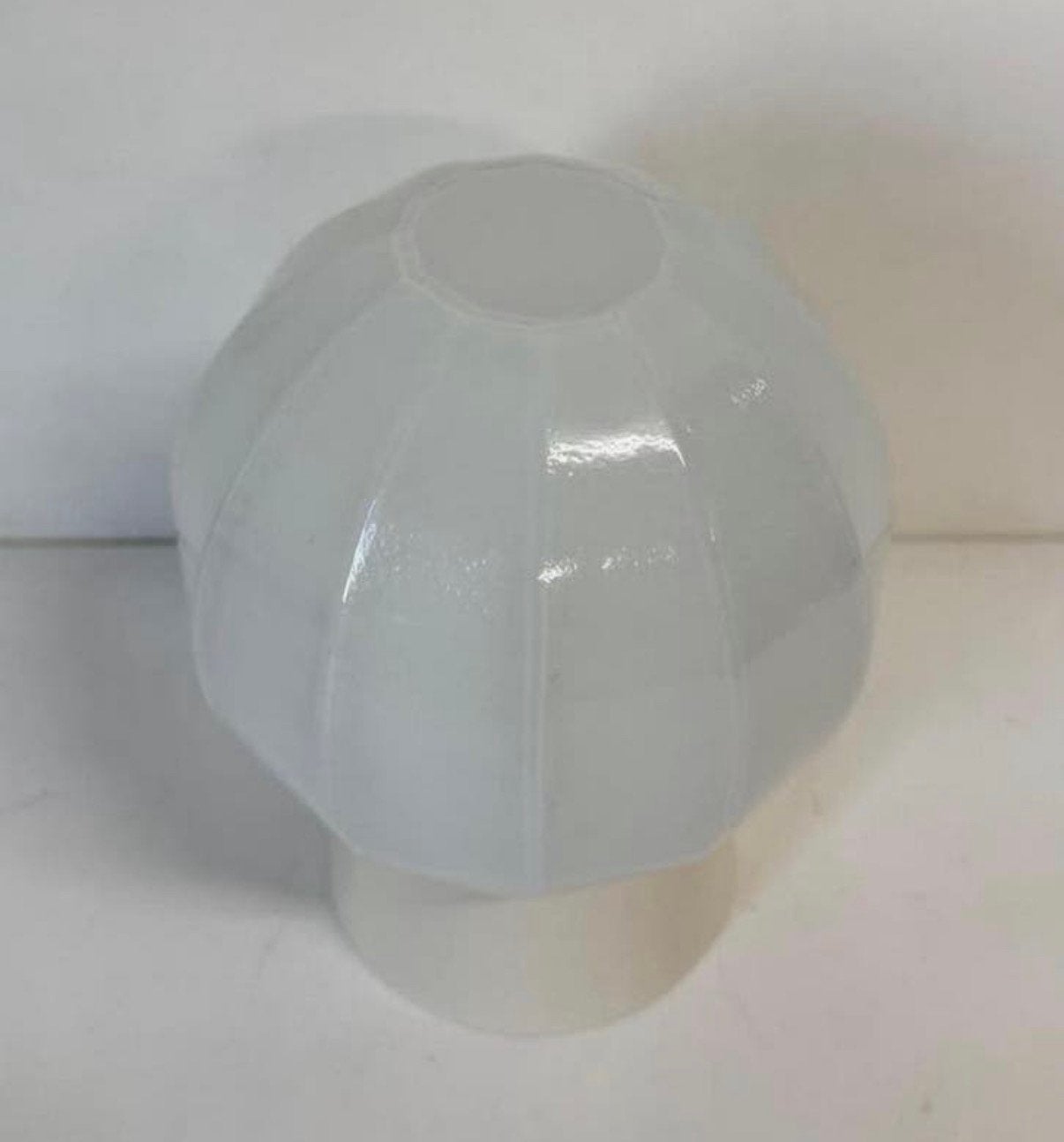 Witte Thabur plafondbol gelijnde bol vlak Art Deco, Ophalen of Verzenden