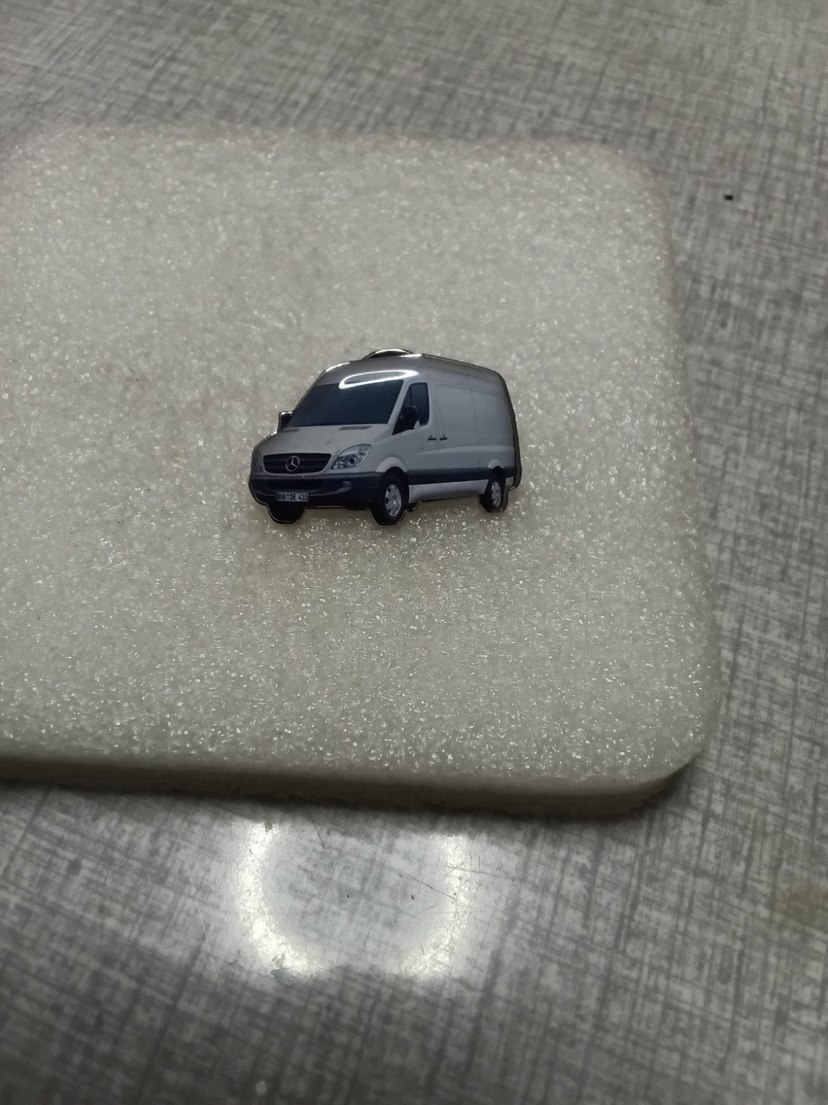 pinneke van de mercedes benz ,gesloten bus., Verzamelen, Speldjes, Pins en Buttons, Ophalen of Verzenden, Nieuw, Transport