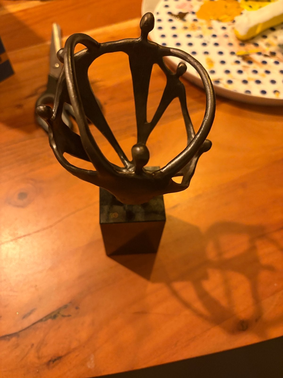 Bronzen beeld 'Dansende Figuren' op sokkel, ArtiHove, Groep mensen, Minder dan 20 cm, Ophalen of Verzenden, Beeld