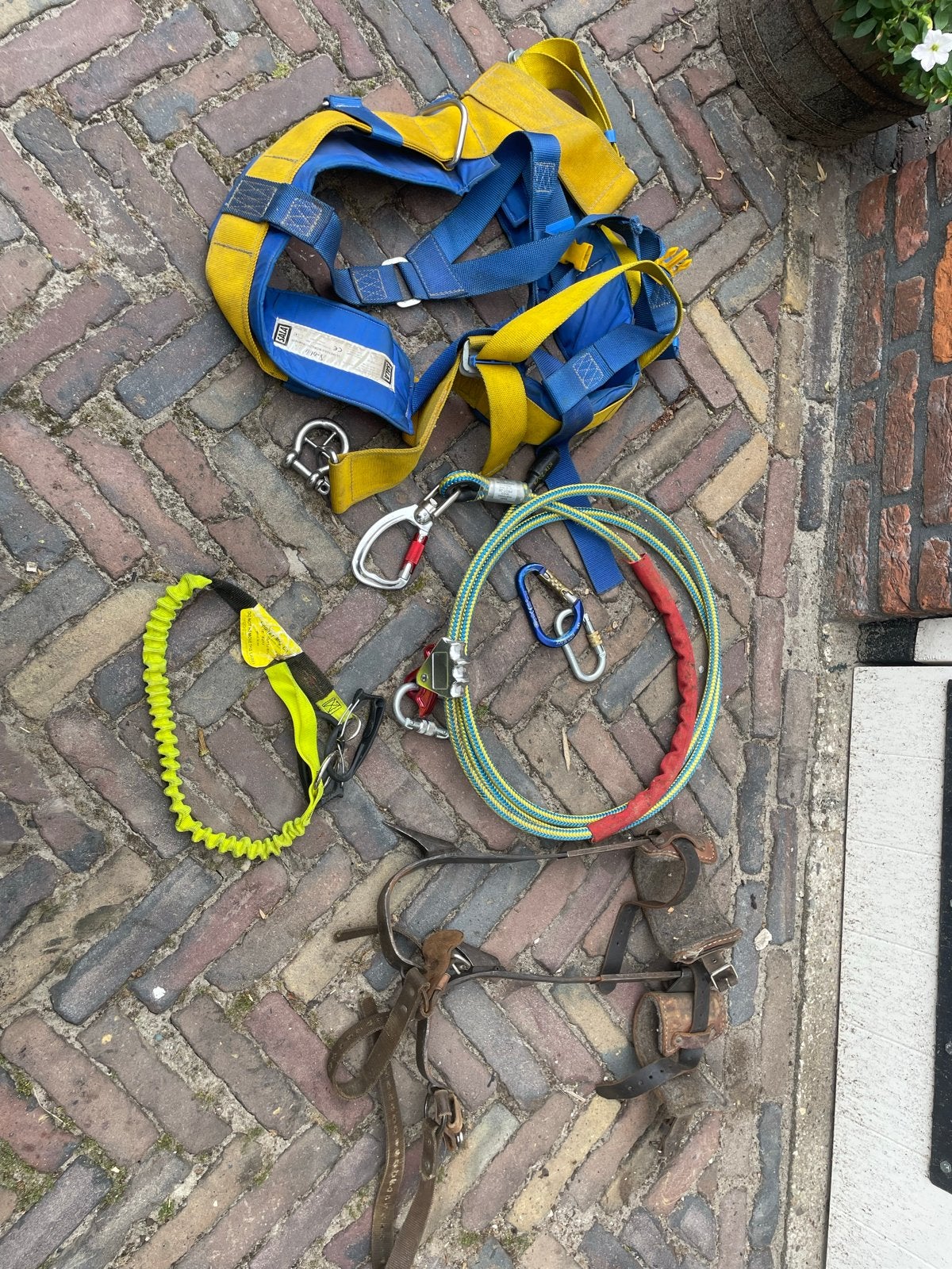 Klimharnas, buiklijn en klimsporen, Ophalen, Gebruikt