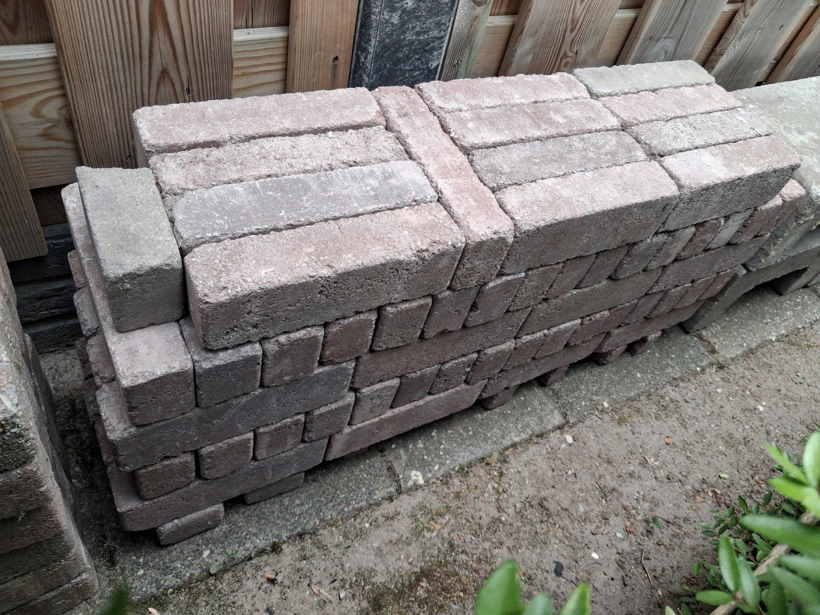 +- 80 waaltjes / klinkertjes  20x6,5x5 rood/paars  nieuw, Ophalen, Klinkers, Nieuw, Minder dan 5 m²