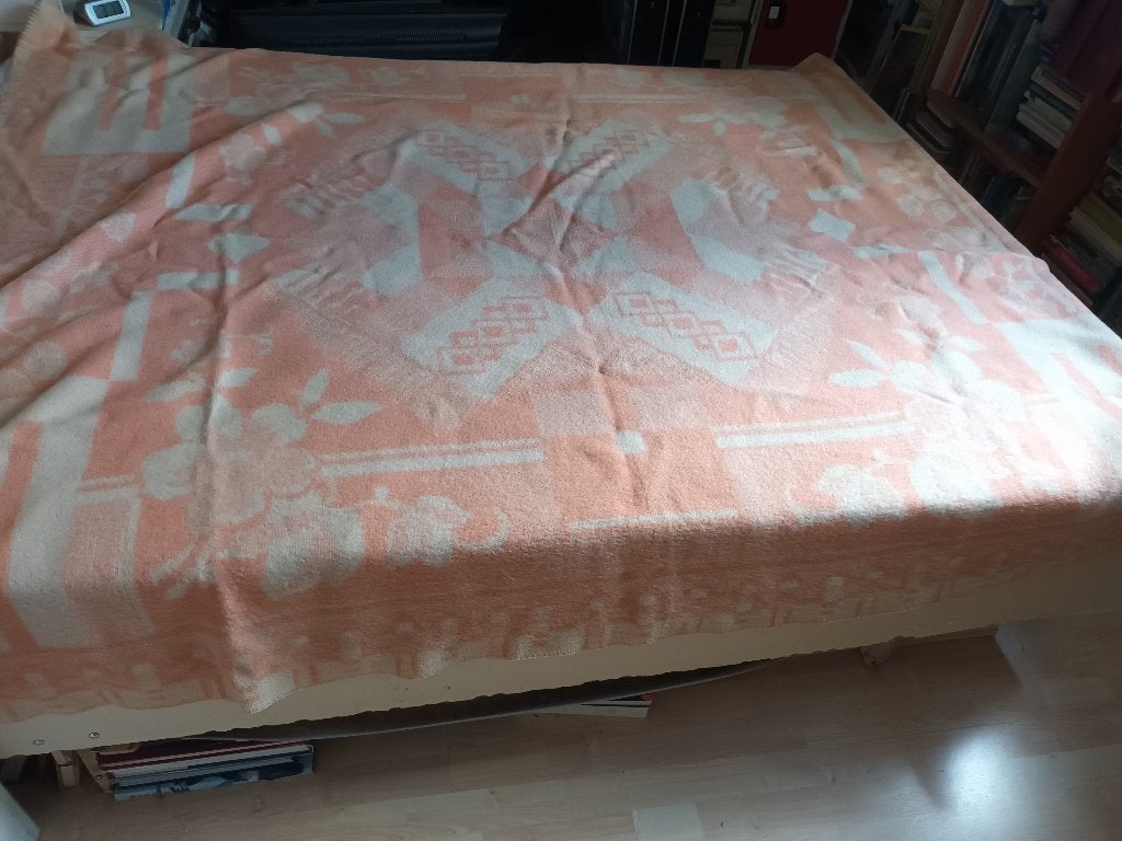 Zeer grote Roze wit wollen deken Aabe. Bloemen 228-186cm, Woondeken, Ophalen of Verzenden, Zo goed als nieuw, Geschikt voor droger