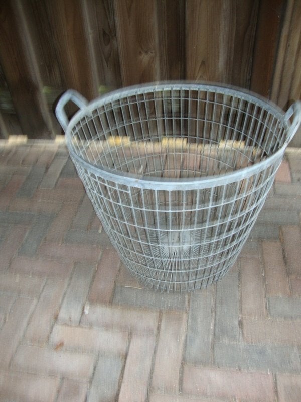 Grote zinken aardappelmand, Ophalen