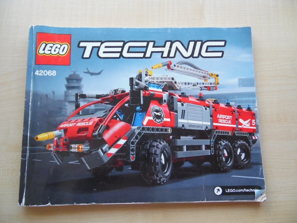 Lego Technic 42068 Vliegveld reddingsvoertuig 2 in 1, Kinderen en Baby's, Speelgoed | Duplo en Lego, Ophalen, Compleet, Lego, Zo goed als nieuw