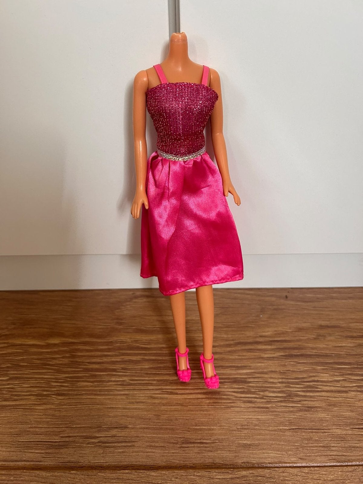 Barbie jurk en schoenen - Roze glitter set, Ophalen of Verzenden, Zo goed als nieuw, Barbie