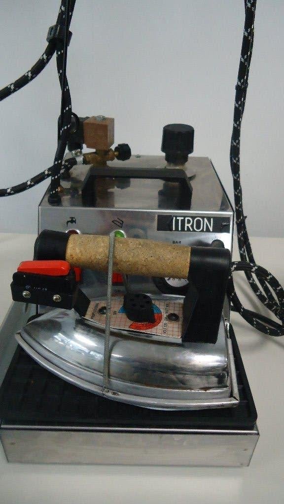 Industrie   Strijkijzer  Itron met   stoomketel, Overige merken, Ophalen of Verzenden, Industrieel, Naaimachine