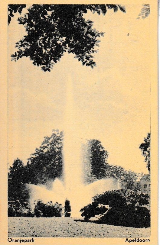 APELDOORN - ORANJEPARK met FONTEIN, Ophalen of Verzenden, 1940 tot 1960, Ongelopen, Gelderland