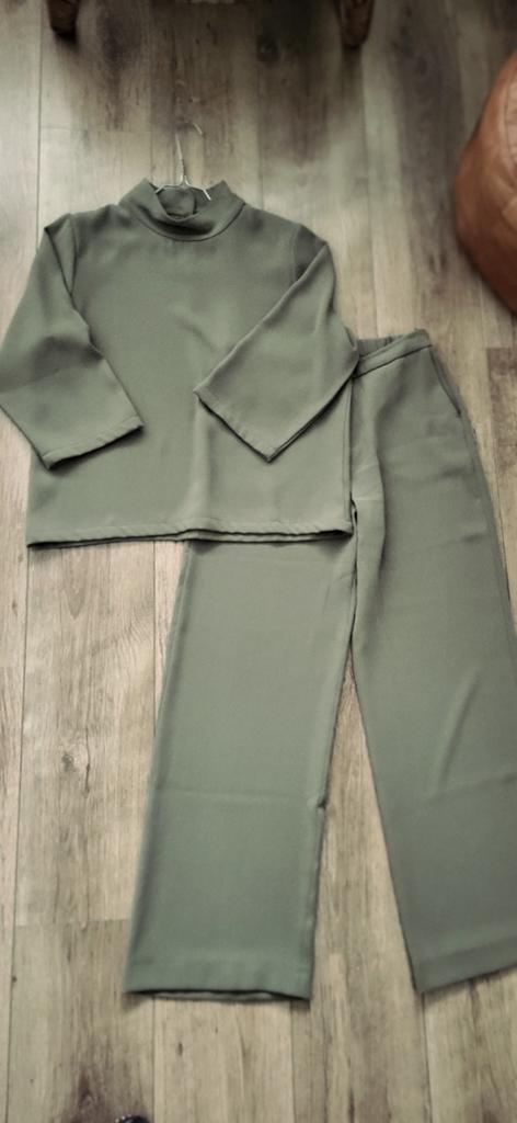 Bellamy co-ord top en broek mt L en M olijfgroen, Maat 38/40 (M), Ophalen of Verzenden, Zo goed als nieuw, Lang