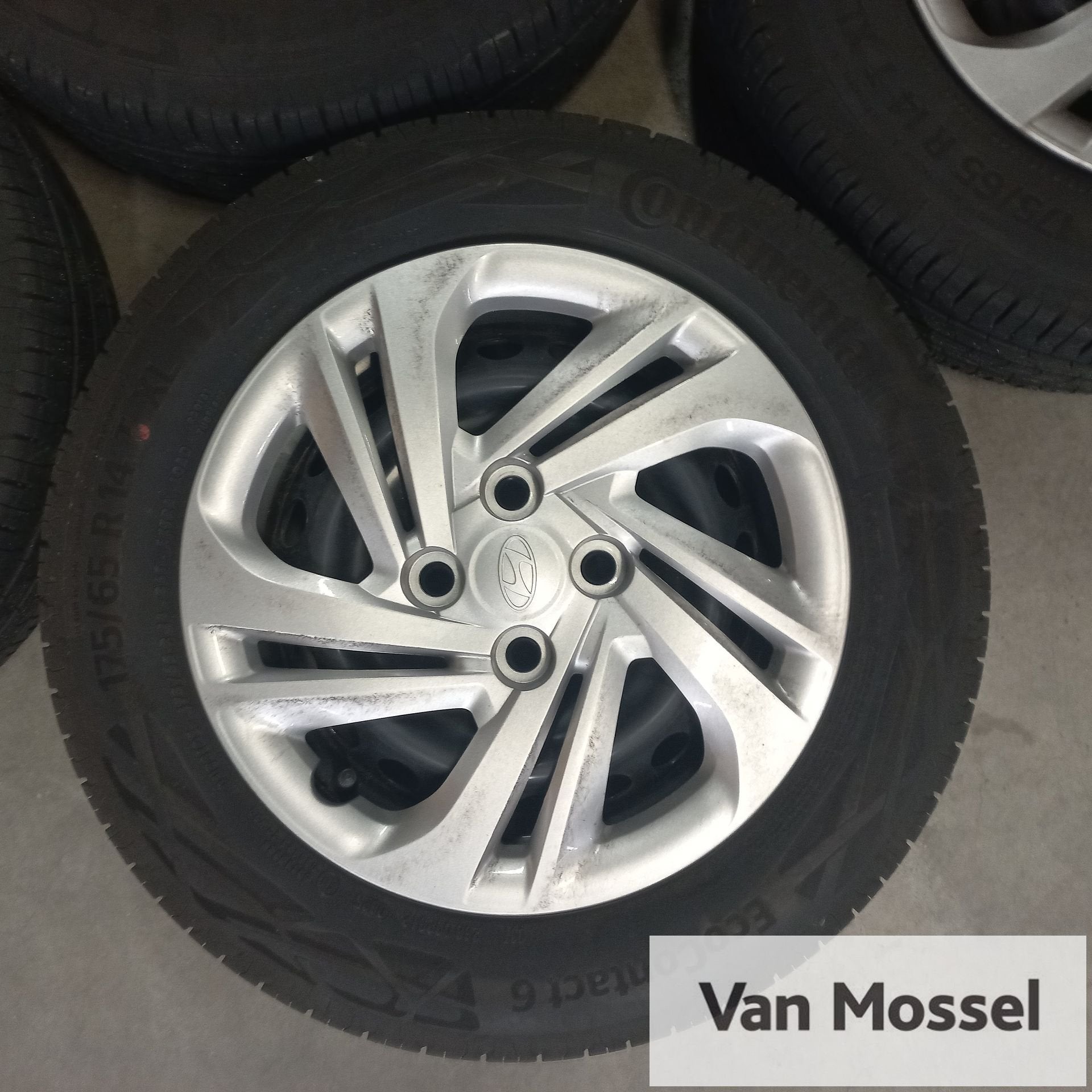Hyundai I10 Continental EcoContact 6 175/65/R14 86T, Auto-onderdelen, Banden en Velgen, 14 inch, Gebruikt, -, 175 mm