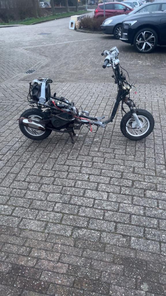 Znen 50 QT retro scooter (project), Fietsen en Brommers, Snorfietsen en Snorscooters, Gebruikt, Overige merken, Benzine, Ophalen