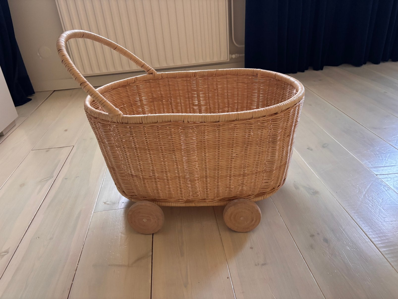 Rieten kinderwagen, Huis en Inrichting, Woonaccessoires | Schalen en Manden, Ophalen, Mand, Nieuw, Riet