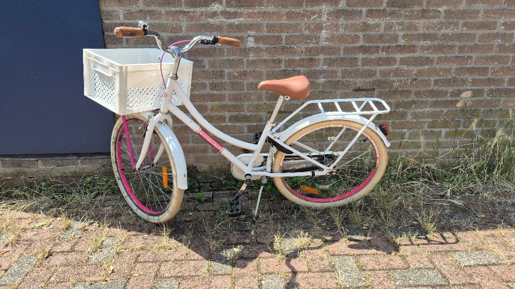 Meisjes transportfiets 24 inch–wit/roze met mandje (2024), Fietsen en Brommers, Fietsen | Meisjes, Ophalen, Terugtraprem, Excellent