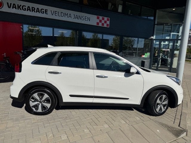 Kia Niro 1.6 GDi HYBRID DYNAMICLINE AUTOMAAT (1e EIG.), Gebruikt, Euro 6, Leder en Stof, Wit