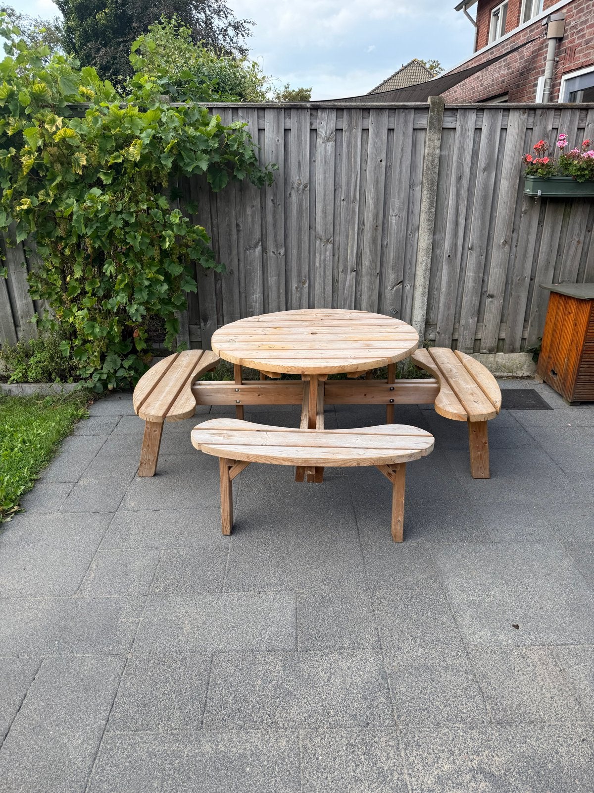 Ronde houten picknicktafel met 8 zitplaatsen, Tuin en Terras, Ophalen of Verzenden, Gebruikt, Rond, Hout