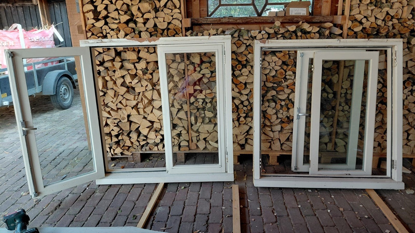 2 hardhouten kozijnen met dubbel glas, Ophalen, Gevelraam of Ruit, Gebruikt, 120 tot 160 cm