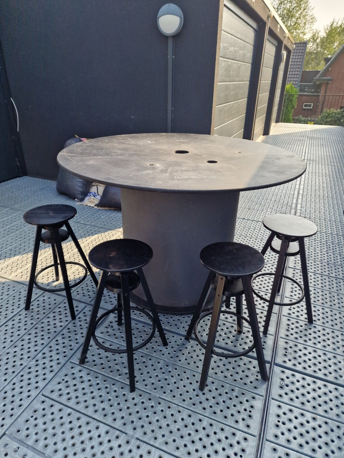 Stevige bartafel met 4 krukken., Ophalen, Gebruikt, Rechthoekig, Hout