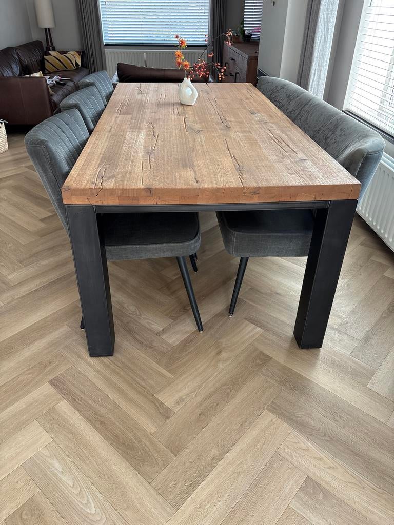 Robuuste eettafel met 6 stoelen - Industrieel design, Huis en Inrichting, Complete inboedels, Ophalen