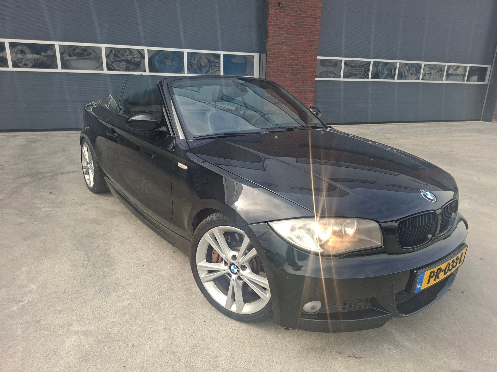 BMW 1-serie Cabrio 120d LEER / LMV, Auto's, 1-Serie, Euro 5, Achterwielaandrijving, Zwart