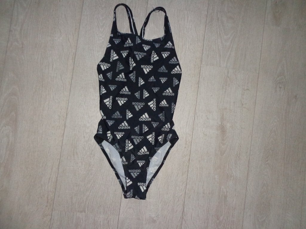 zwarte badpak van Adidas, maat 164, Ophalen of Verzenden, Zo goed als nieuw, Meisje, Sport- of Zwemkleding