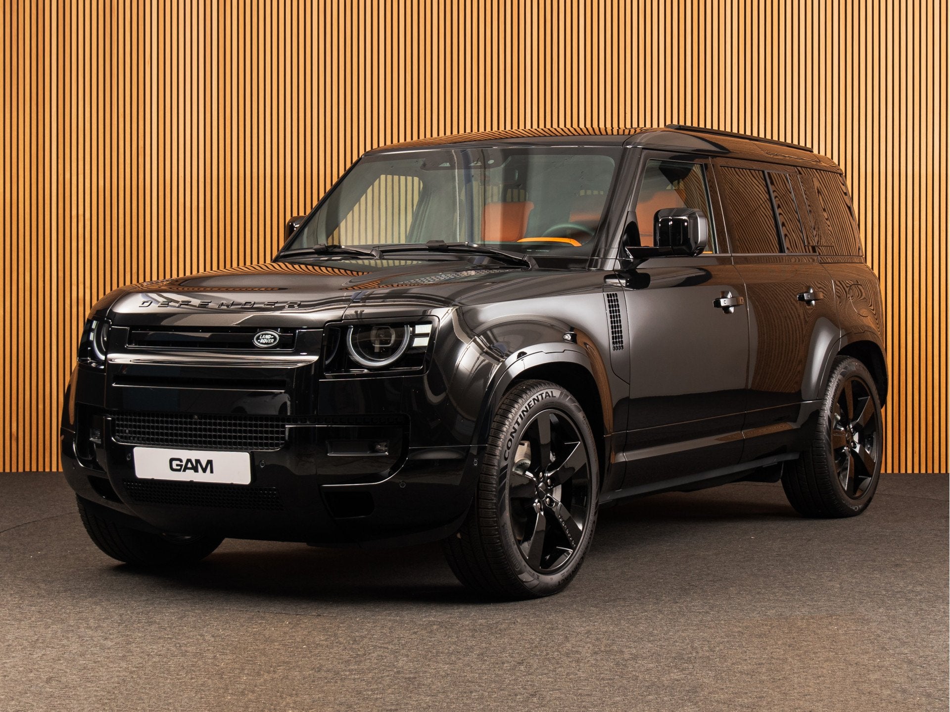 Land Rover Defender 110 2.0 P300e 110 X-Dynamic HSE HERMES K, Auto's, Automaat, Gebruikt, 4 cilinders, Zwart