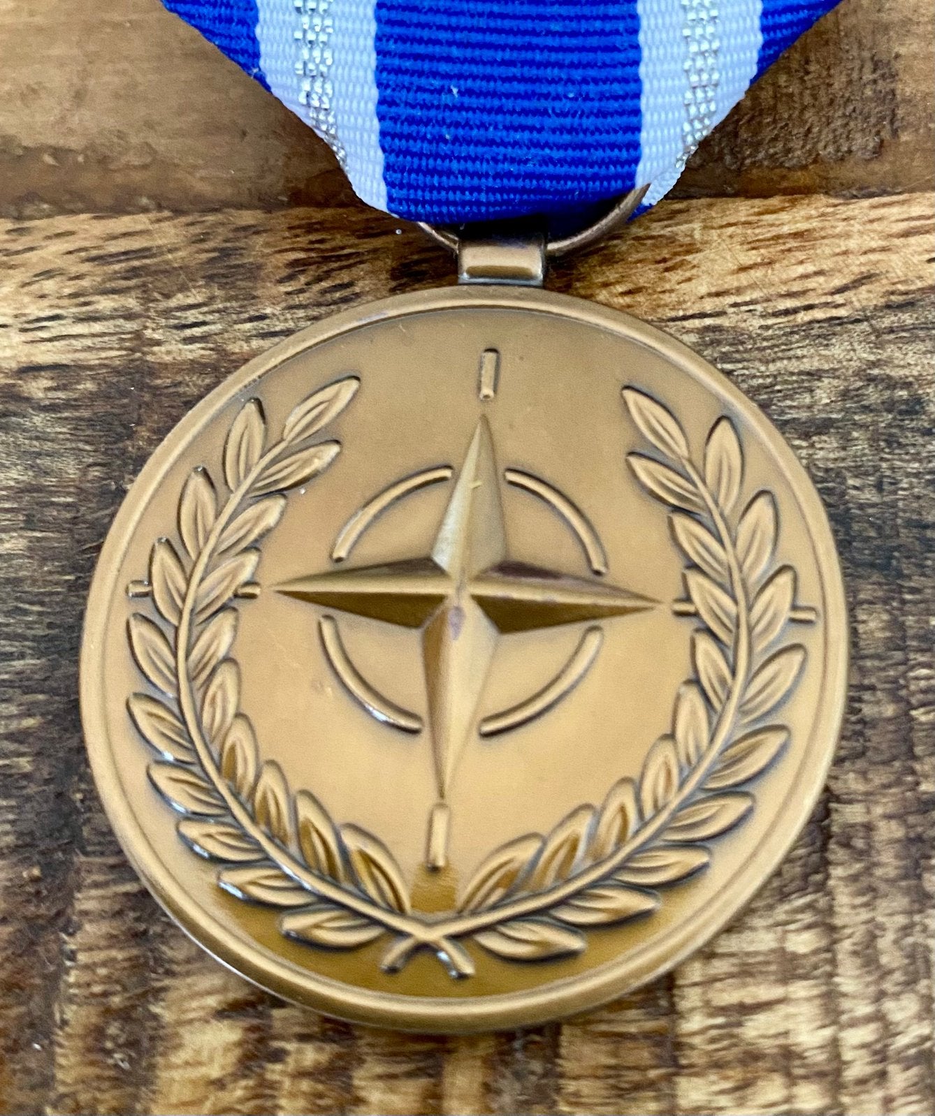 bronzen NATO Medaille ISAF missie Afghanistan, net baton, Verzenden, Brons