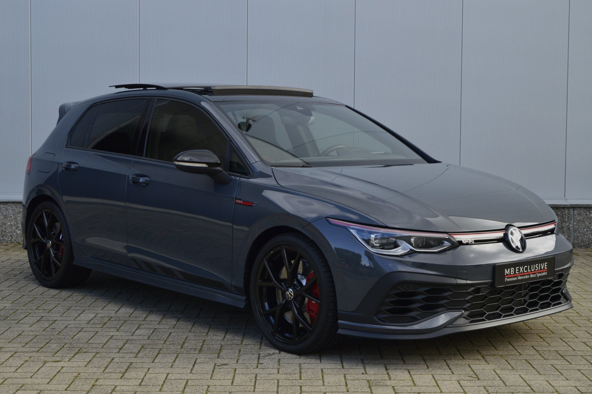 Volkswagen Golf 8 2.0 TSI GTI Clubsport 300pk DSG7 2023, Dealer onderhouden, Gebruikt, Zwart, 4 cilinders
