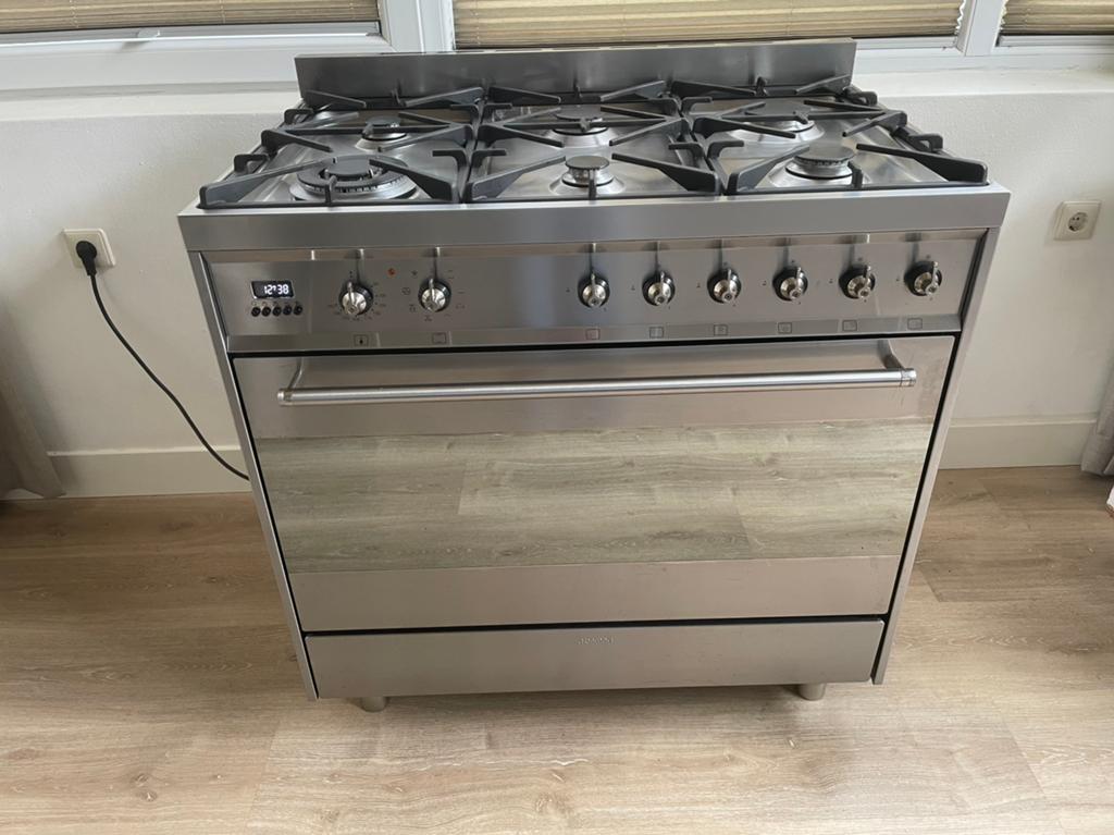 Smeg 6 pits fornuis wokbrander heteluchtoven 90 cm, Witgoed en Apparatuur, Fornuizen, Ophalen, 60 cm of meer, Zo goed als nieuw