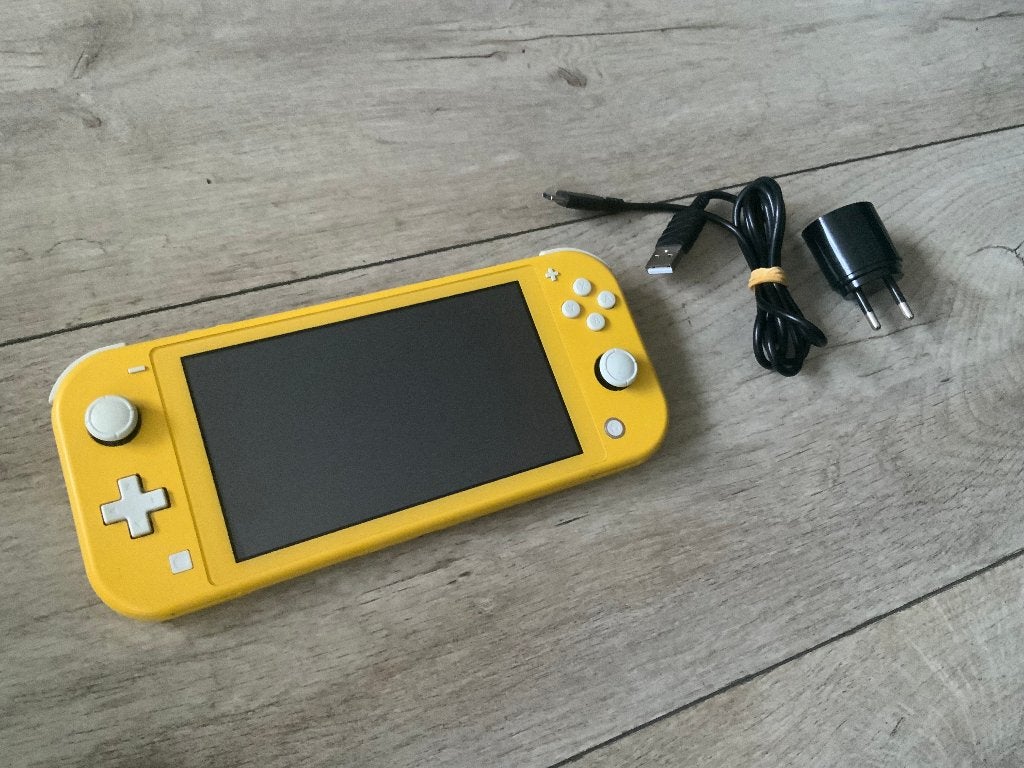 Mooie Nintendo Switch Lite + Oplader - Geel, Spelcomputers en Games, Spelcomputers | Nintendo Switch Lite, Ophalen of Verzenden