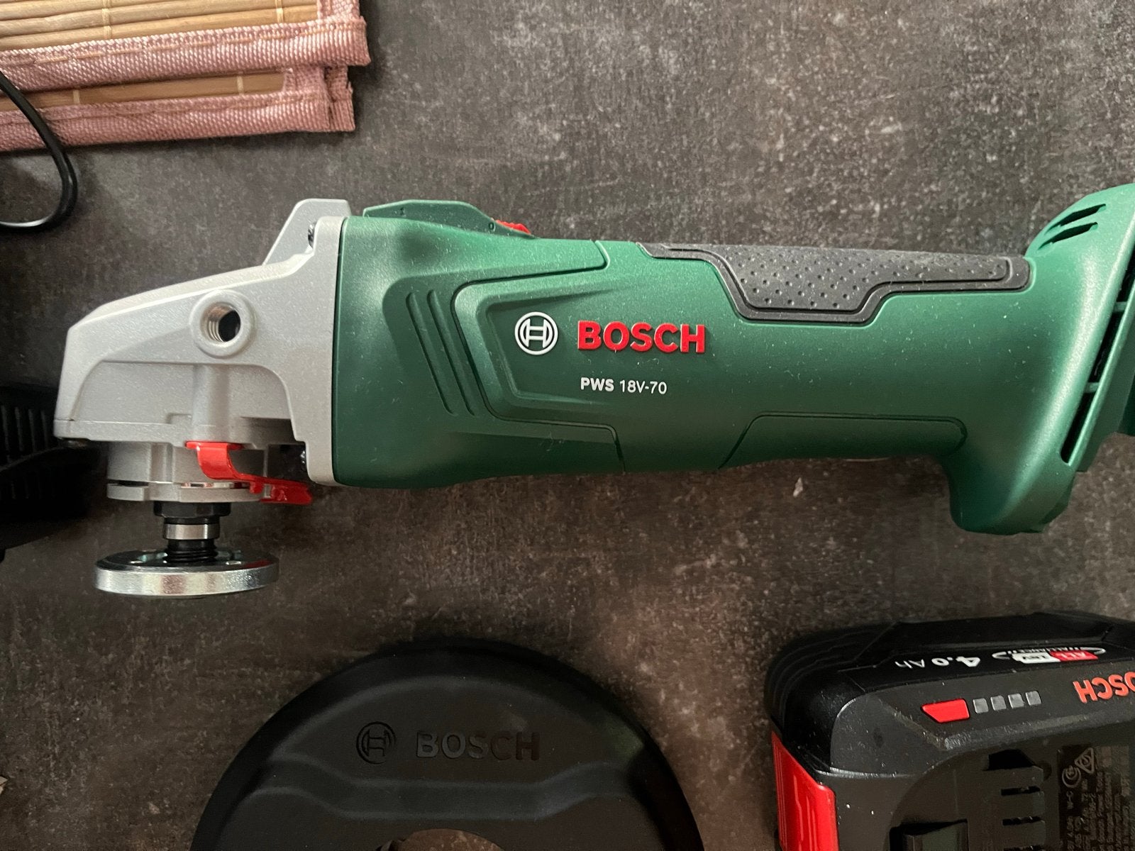 Nieuwe Bosch Slijptol PWS 18V-70 met 2 accu's en lader, Ophalen, Nieuw, Haakse slijper, Bosch